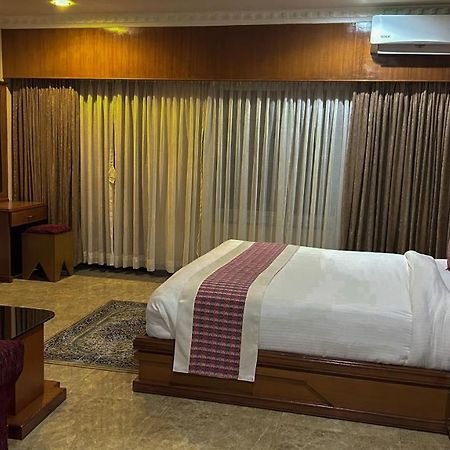 Hotel Earth Light Sauraha Chitwan Esterno foto