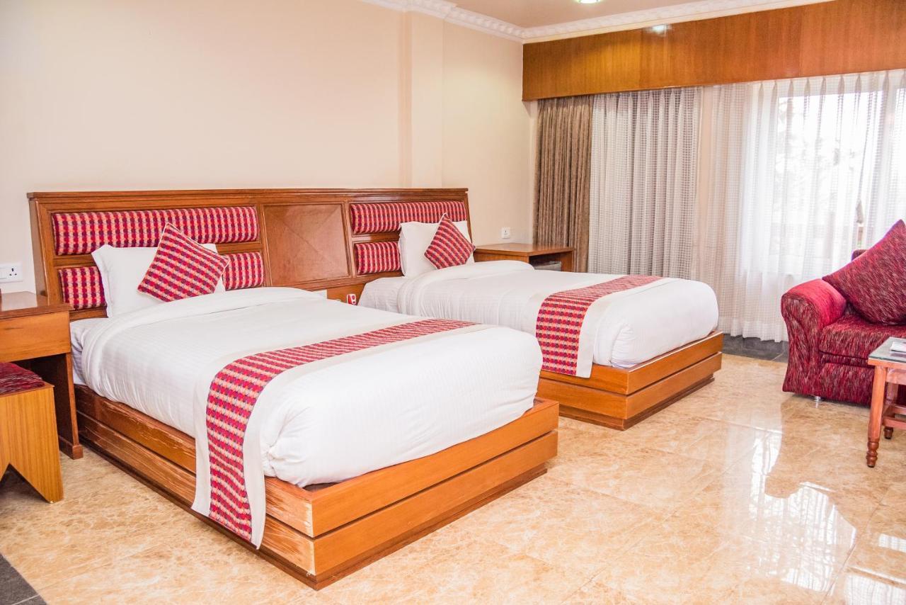 Hotel Earth Light Sauraha Chitwan Esterno foto