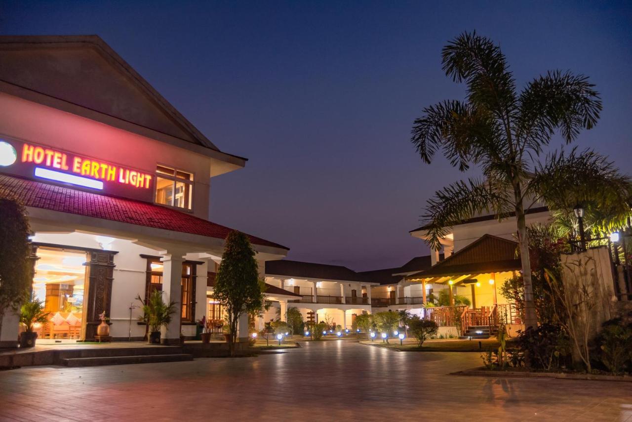 Hotel Earth Light Sauraha Chitwan Esterno foto