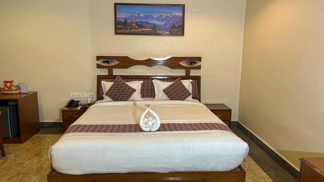 Hotel Earth Light Sauraha Chitwan Esterno foto