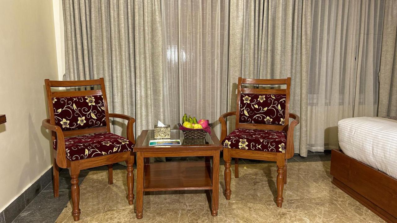 Hotel Earth Light Sauraha Chitwan Esterno foto