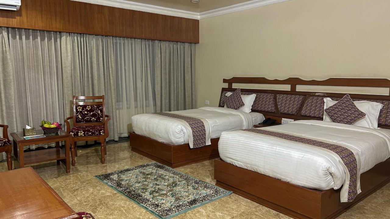 Hotel Earth Light Sauraha Chitwan Esterno foto