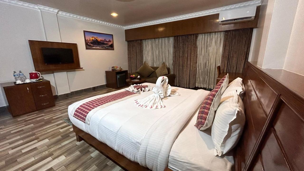 Hotel Earth Light Sauraha Chitwan Esterno foto
