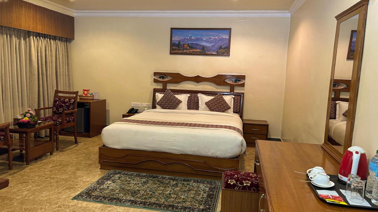 Hotel Earth Light Sauraha Chitwan Esterno foto