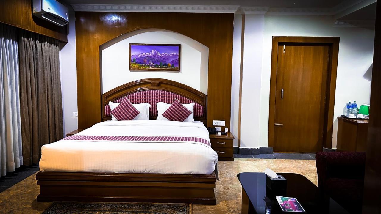 Hotel Earth Light Sauraha Chitwan Esterno foto