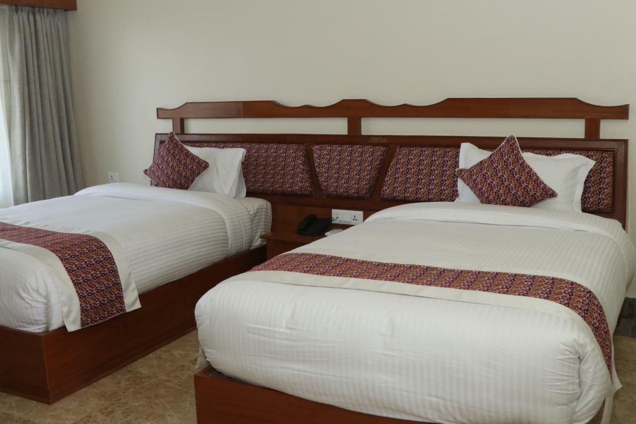Hotel Earth Light Sauraha Chitwan Esterno foto