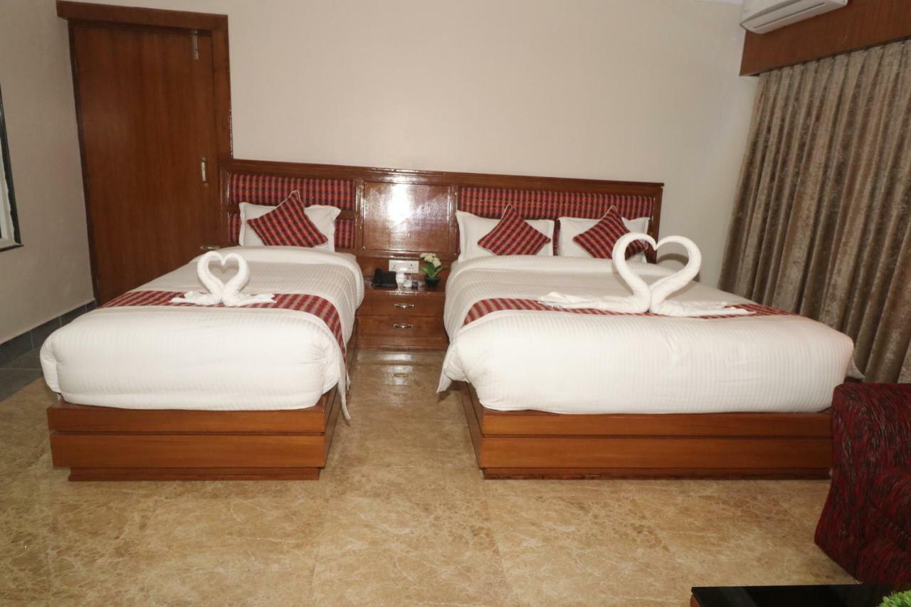 Hotel Earth Light Sauraha Chitwan Esterno foto